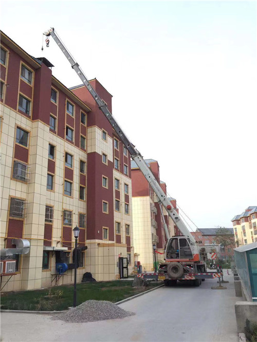 兰西县跨街广告牌的高空安装注意事项