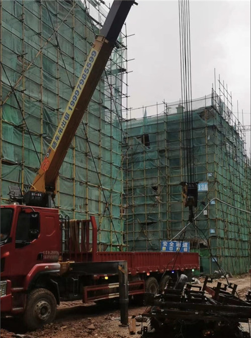 兰西县“慢工细活”—— 吊车的 “微动控制” 技术